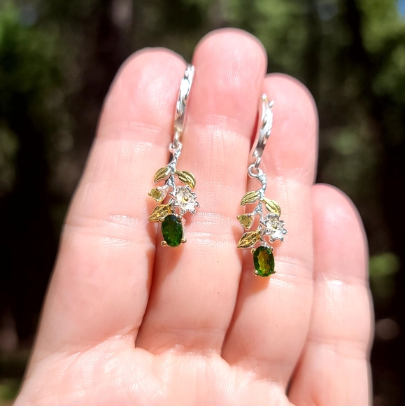 Stunning Chrome Diopside & Peridot sterling floral earrings - Picture 10 of 15